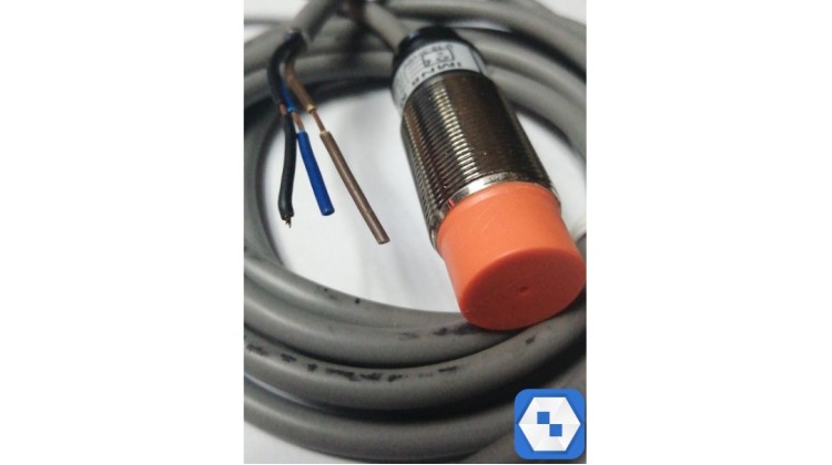 PNP-NO 3 wire M18 inductive sensor. with cable , 8 mm
