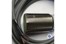 NPN-NC+NO-4 Telli M30 İndüktif sensör."Konnektörlü" 10mm