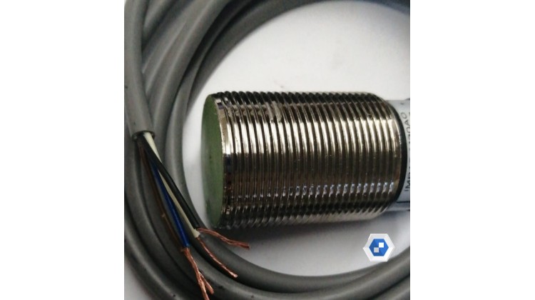 NPN-NC+NO-4 Telli M30 İndüktif sensör."Konnektörlü" 10mm