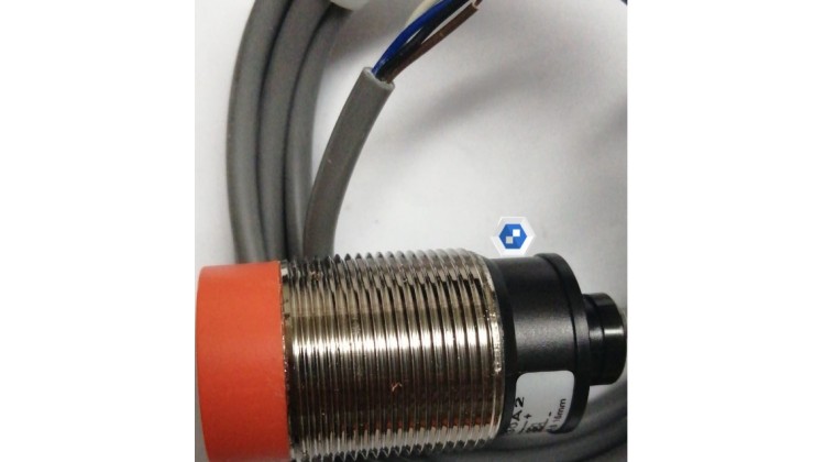 NPN-NC+NO-4 Telli M30 İndüktif sensör."Kablolu" 15mm