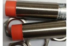 PNP-NO 3 wire M18 inductive sensor. connector , 8 mm distance 